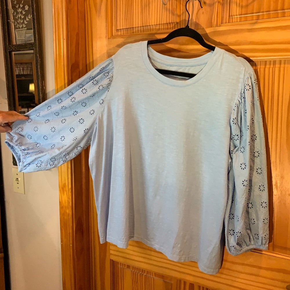 NWOT size 2X blouse with eyelet sleeves - Picture 2 of 8